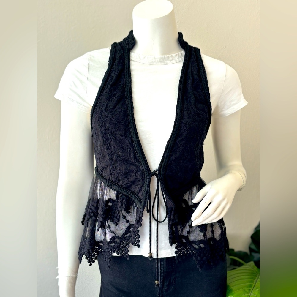 Zara black lace woman vest size M.
